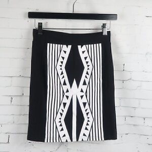 REVERSE BLACK & WHITE TRIBAL AZTEC PRINT PULL ON PENCIL SKIRT SIZE SMALL 